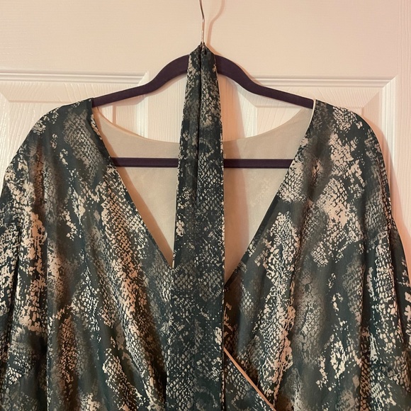 Ava & Viv Snakeskin Print Chiffon Pleated Maxi Dress 3X - Picture 2 of 6